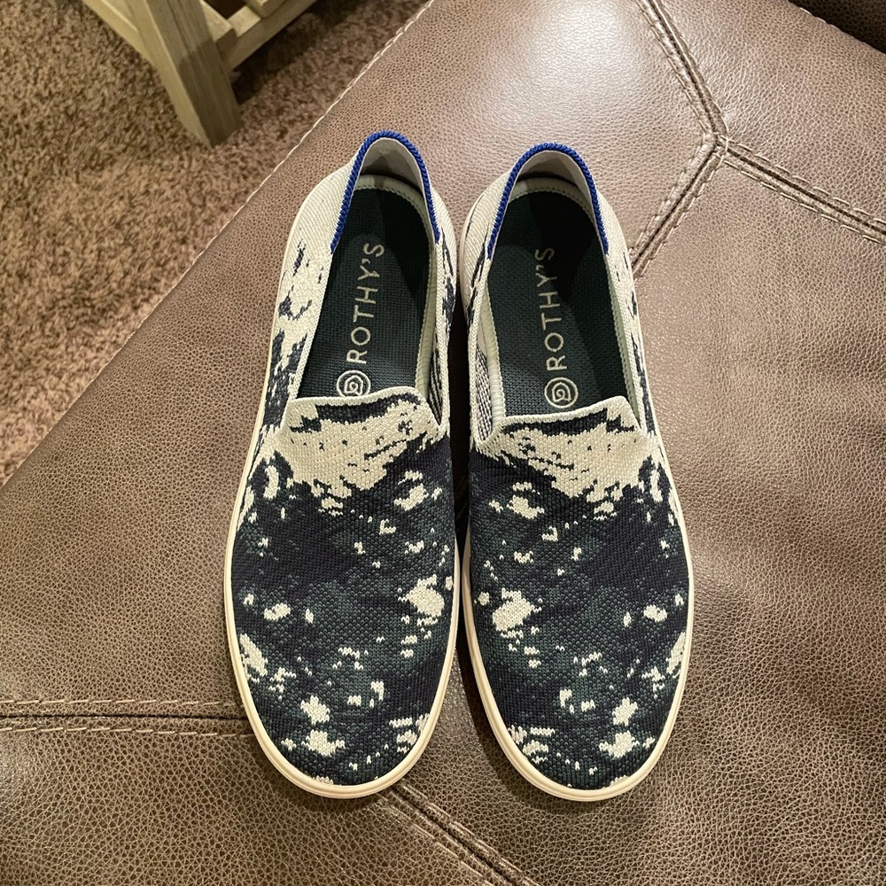 EUC w/ original box Rothys slip on Sz 9 sea foam green